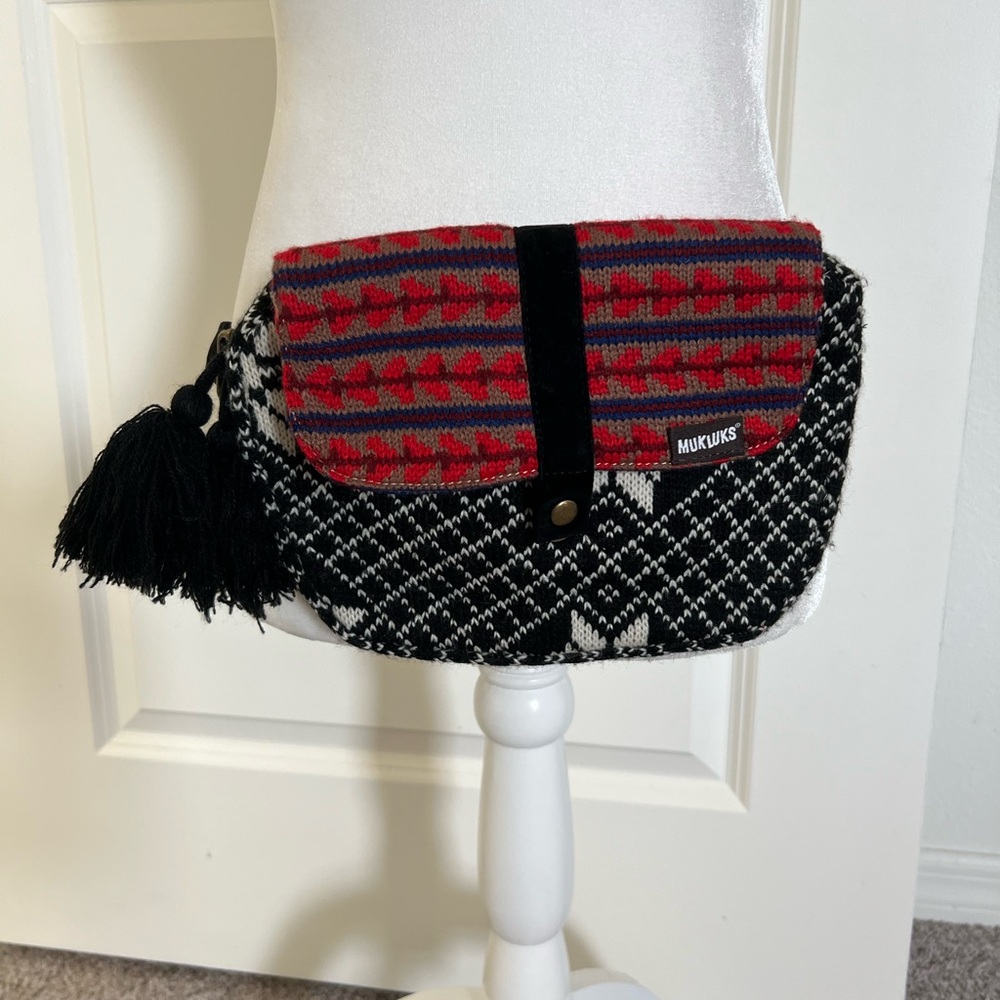 NWOT MUK LUKS Black and Red Fair Isle Fanny Pack Belt Bag
